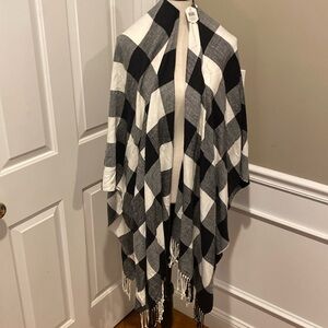 NWT black and white checkered one size flannel  shawl.